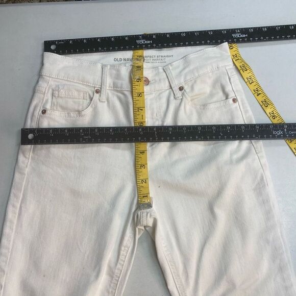 OLD NAVY Women’s Jeans Straight White Raw Edge Hem Size 2 Inseam 26”Mid Rise - Picture 7 of 8